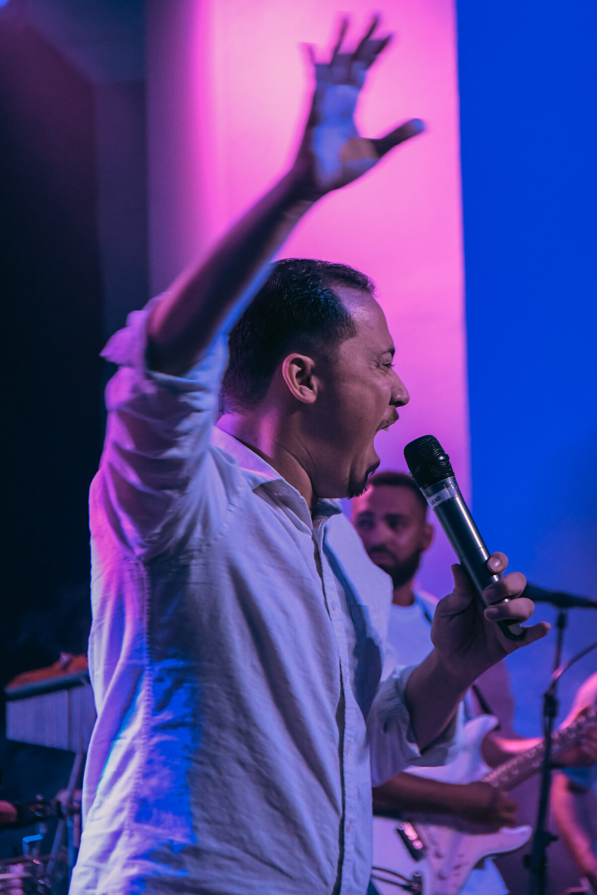 Carlos Figueroa in worship
